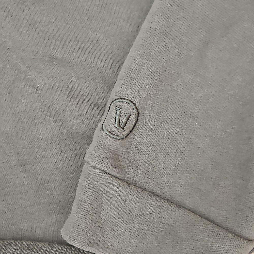 Vuori Crop Pullover - Medium - Picture 2 of 6